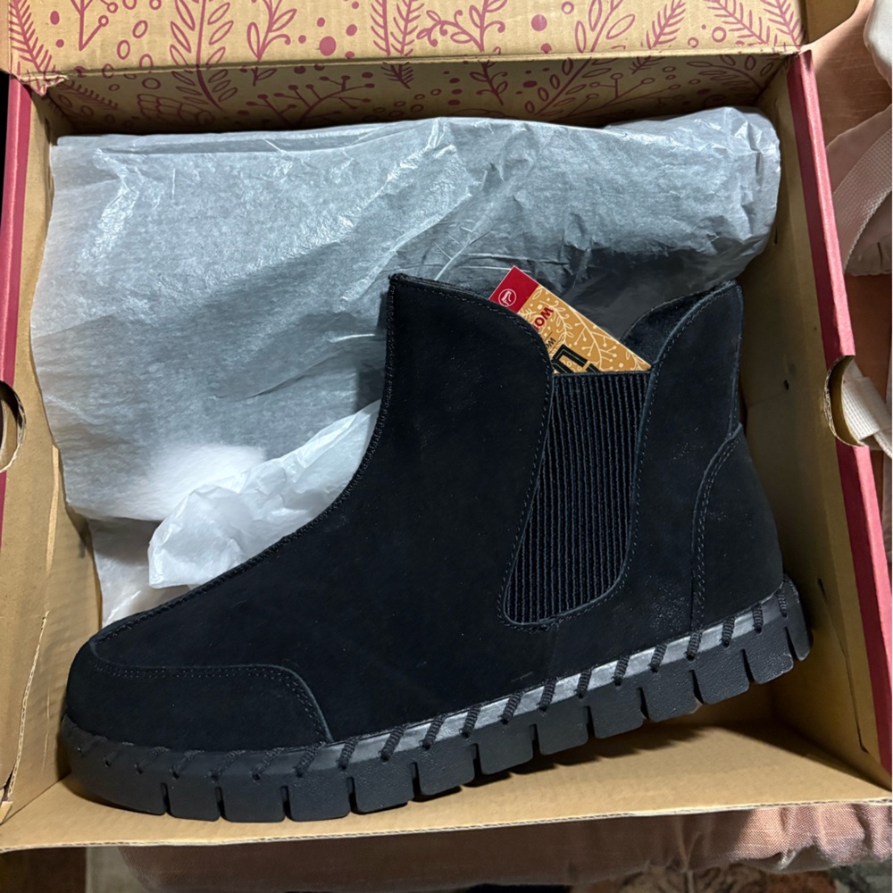 MUK LUKS winter books size 8